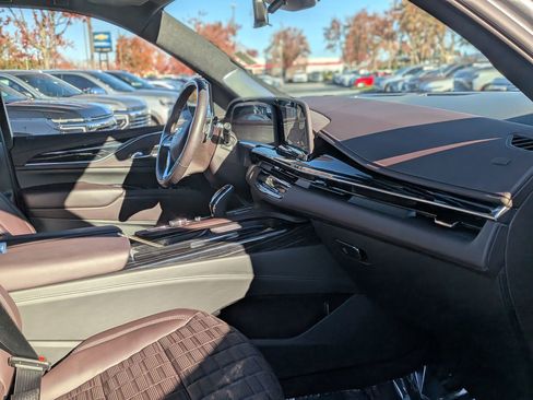 Used 2023 Cadillac Escalade ESV V w/ Heavy-Duty Trailer Package image 22