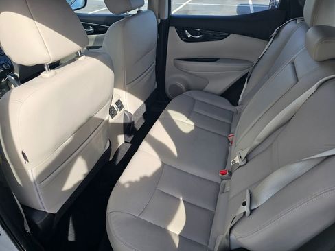 Used 2018 Nissan Rogue Sport SL w/ SL Premium Package image 12