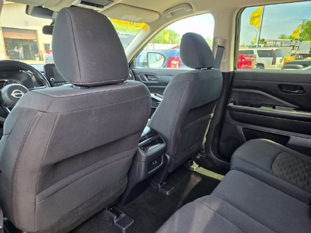 Used 2025 Nissan Pathfinder SV FWD image 29