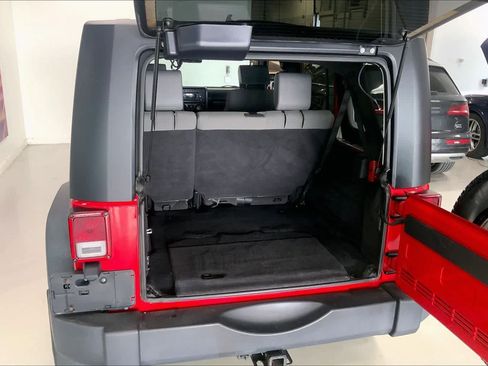 Used 2010 Jeep Wrangler Unlimited Sport image 15