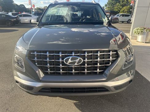 Used 2025 Hyundai Venue SEL FWD image 3