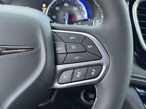 New 2026 Chrysler Pacifica Limited w/ Uconnect Theater Family Group FWD image 7