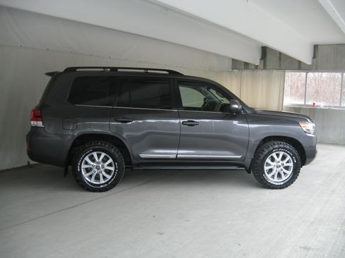 Used 2018 Toyota Land Cruiser 4WD V8 image 7