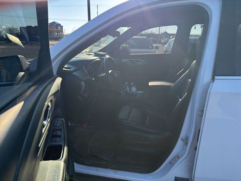 Used 2023 Chevrolet Traverse LT image 6