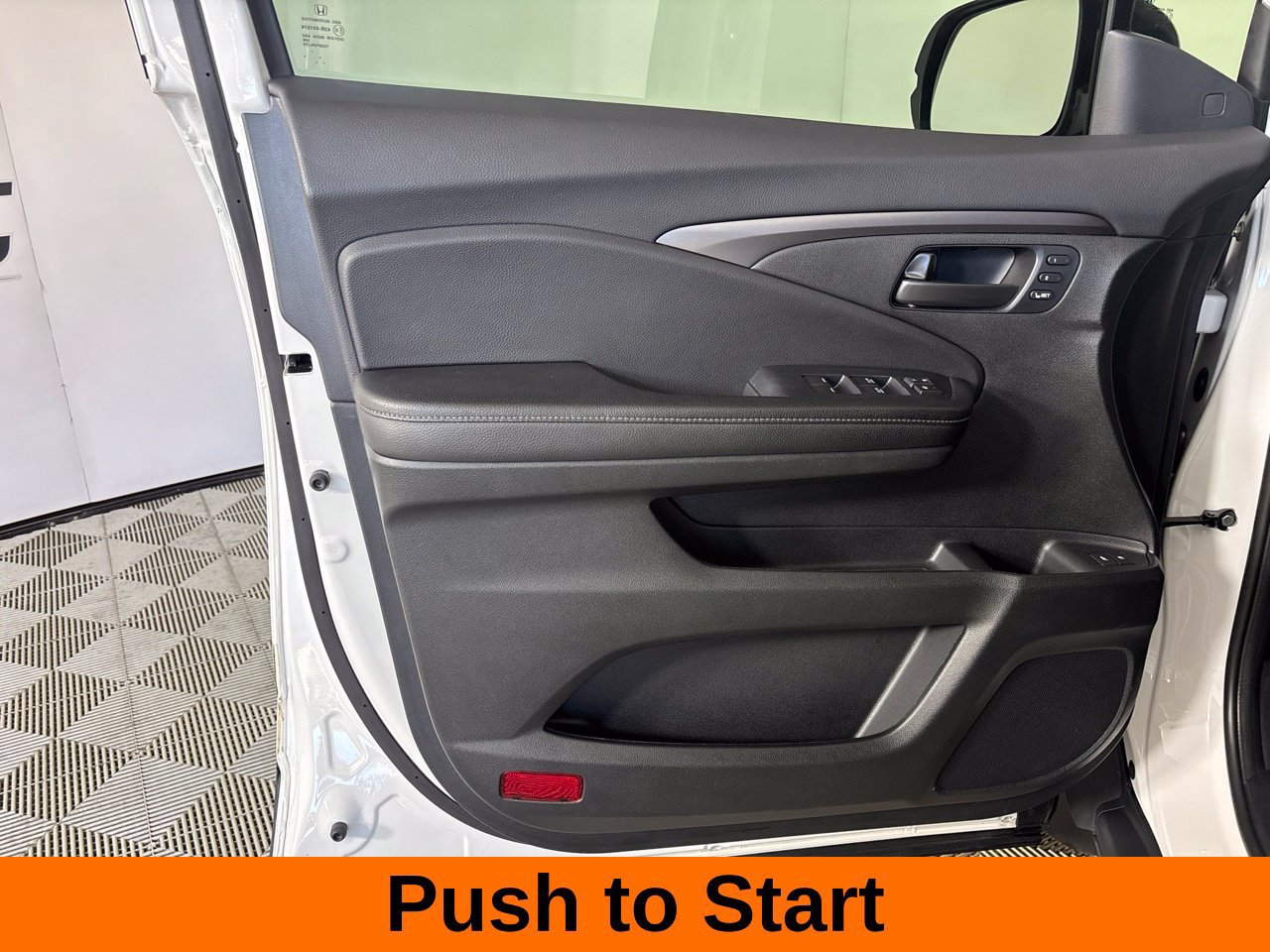 Used 2025 Honda Passport EX-L image 9