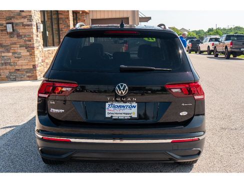 Used 2022 Volkswagen Tiguan SE w/ Panoramic Sunroof Package AWD/4WD image 4