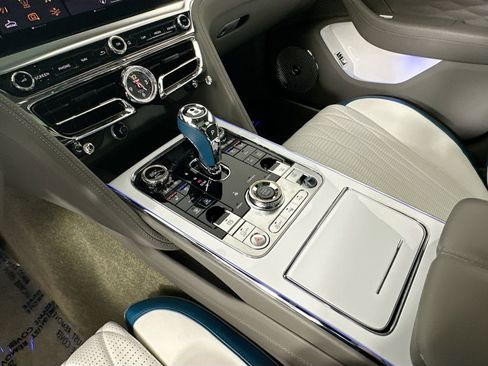 Used 2023 Bentley Flying Spur V8 AWD/4WD image 16
