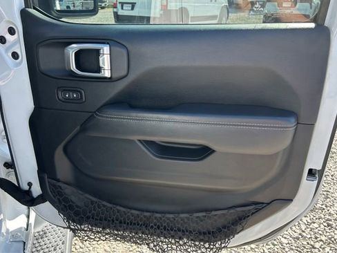 Used 2018 Jeep Wrangler Unlimited Sahara w/ Uconnect 4C Nav & Sound Group AWD/4WD image 21