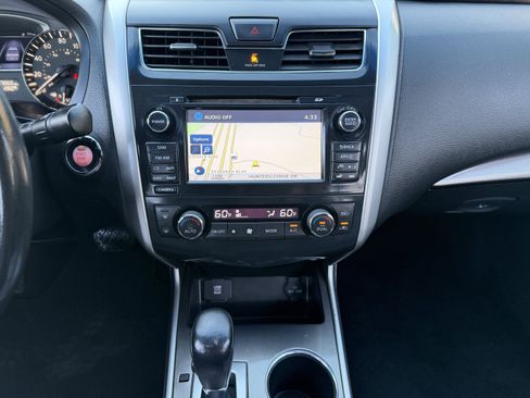 Used 2015 Nissan Altima 2.5 SL w/ Technology Package image 26