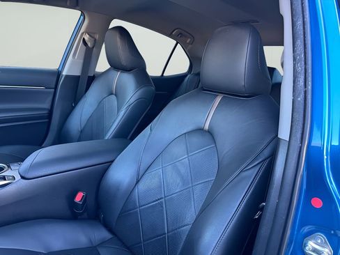 Used 2019 Toyota Camry XLE image 13