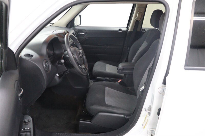 Used 2016 Jeep Patriot Sport w/ Power Value Group AWD/4WD image 18