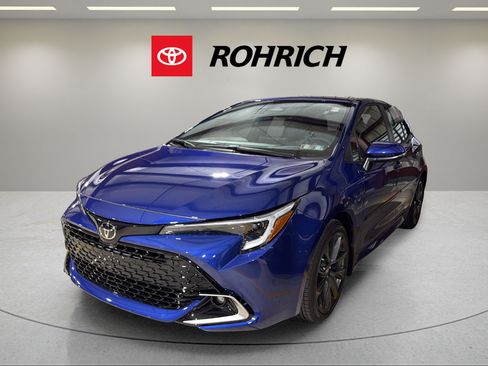 Used 2025 Toyota Corolla XSE FWD image 1