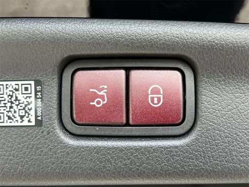 Certified 2025 Mercedes-Benz C 300 4MATIC Sedan image 25