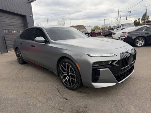 Used 2023 BMW 760i xDrive w/ Executive Package AWD/4WD image 3