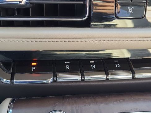 Used 2020 Lincoln Aviator Reserve w/ Equipment Group 201A image 23