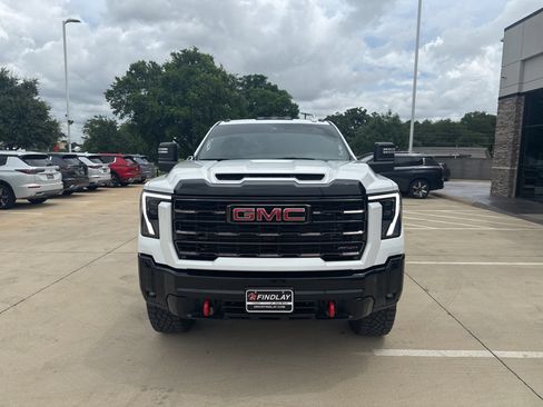 Used 2025 GMC Sierra 2500 AT4X AWD/4WD image 2