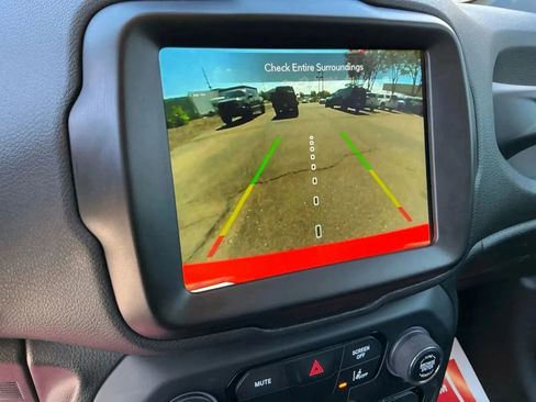 Used 2022 Jeep Renegade Sport image 31