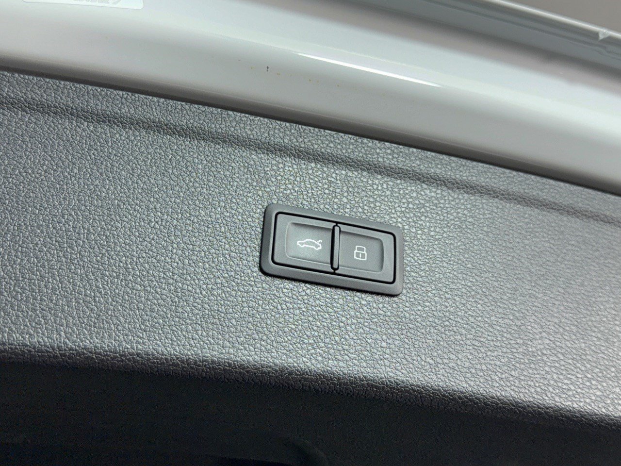 Used 2024 Audi Q5 e Premium w/ Convenience Package AWD/4WD image 28
