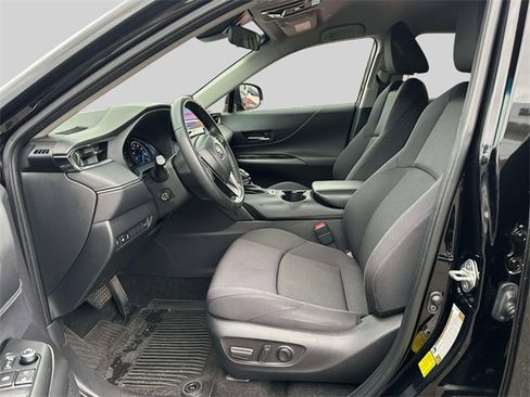 Used 2023 Toyota Venza LE image 11