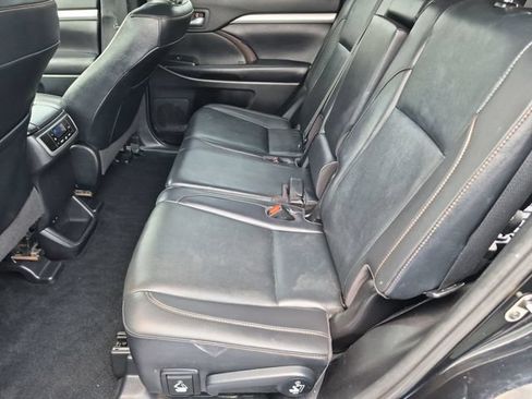 Used 2019 Toyota Highlander XLE AWD/4WD image 26