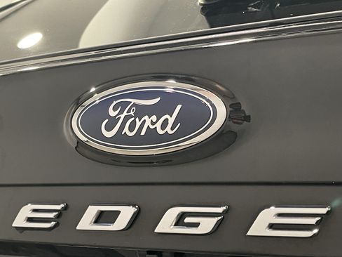 Used 2021 Ford Edge ST-Line w/ Class II Trailer Tow Package AWD/4WD image 24
