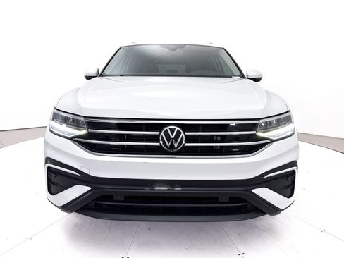 Used 2022 Volkswagen Tiguan SE FWD image 11