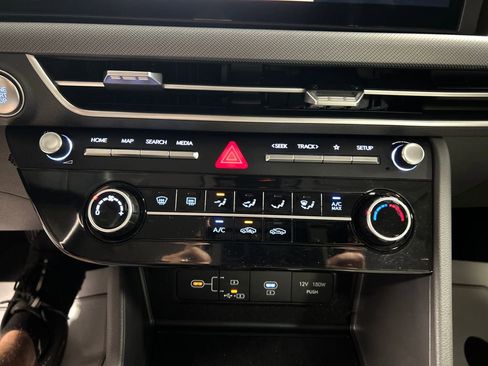 Used 2025 Hyundai Sonata SE FWD image 17