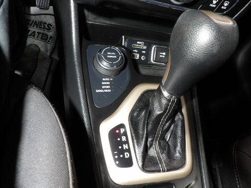 Used 2014 Jeep Cherokee Latitude w/ Comfort/Convenience Group image 17