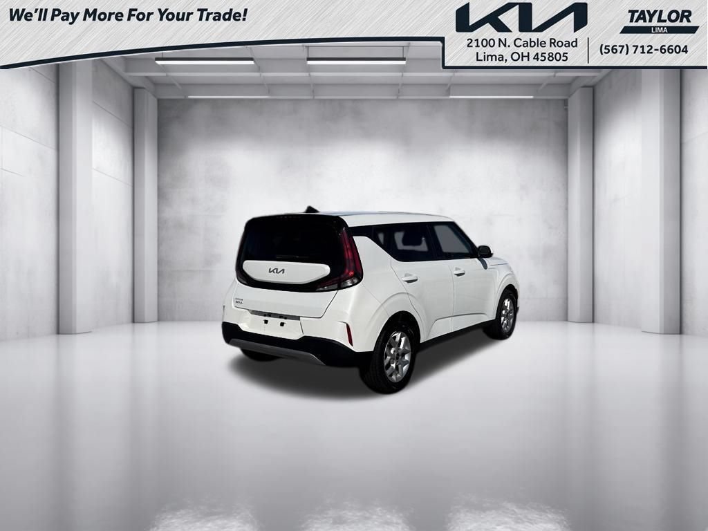 Used 2024 Kia Soul LX w/ Option Group 015 FWD image 2
