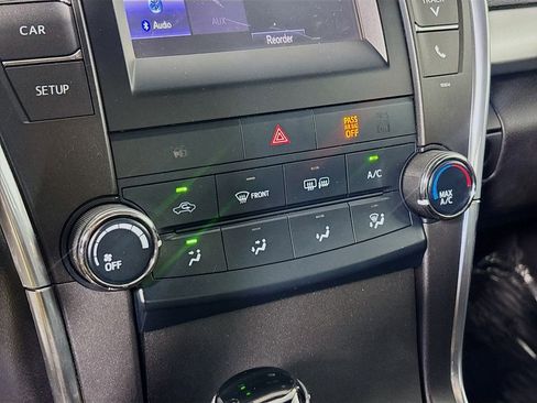 Used 2016 Toyota Camry SE FWD image 16