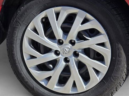 Used 2018 Toyota Corolla LE image 6