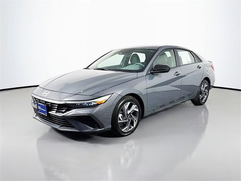 Certified 2025 Hyundai Elantra Sport image 2