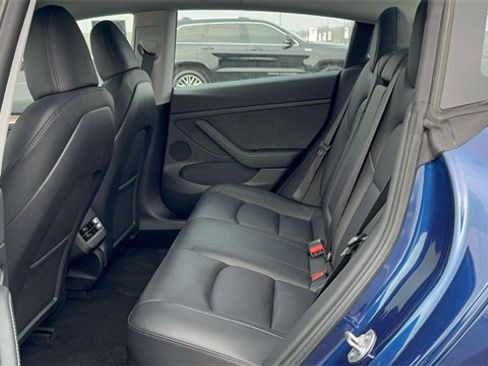 Used 2023 Tesla Model 3 Standard Range image 12