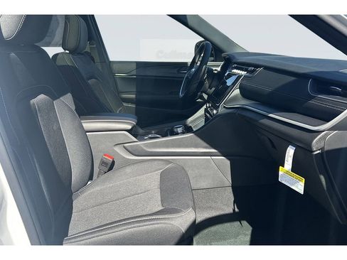 New 2025 Jeep Grand Cherokee Laredo X image 23