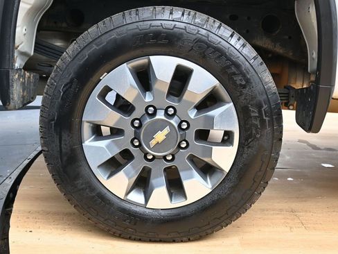 Used 2022 Chevrolet Silverado 2500 Custom w/ Custom Value Package image 13