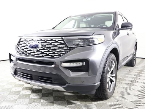 Used 2020 Ford Explorer Platinum w/ Premium Technology Package image 2