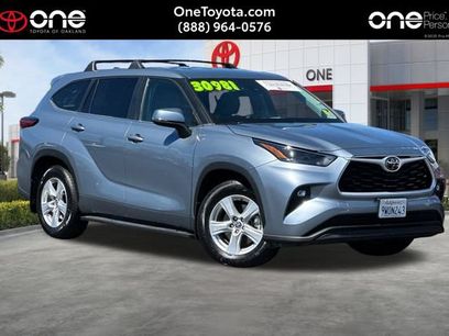 Used 2023 Toyota Highlander LE