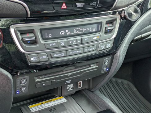 Used 2022 Honda Pilot Black Edition image 24