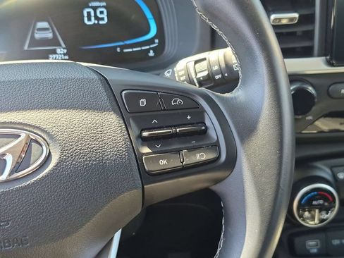 Used 2025 Hyundai Venue SEL FWD image 22