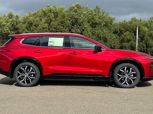 New 2025 Toyota Crown Signia image 3