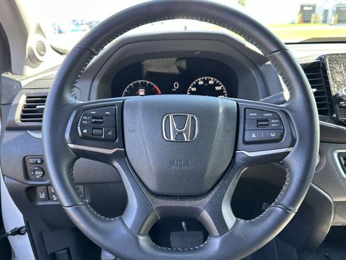 Used 2025 Honda Ridgeline Sport image 6