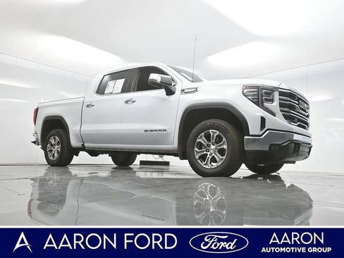 Used 2024 GMC Sierra 1500 SLT image 3