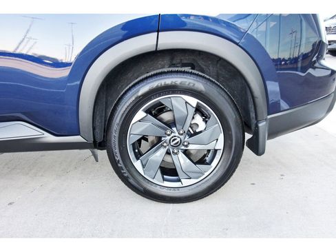 Certified 2025 Nissan Rogue SV image 30