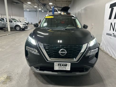 Used 2023 Nissan Rogue SV w/ SV Premium Package image 2
