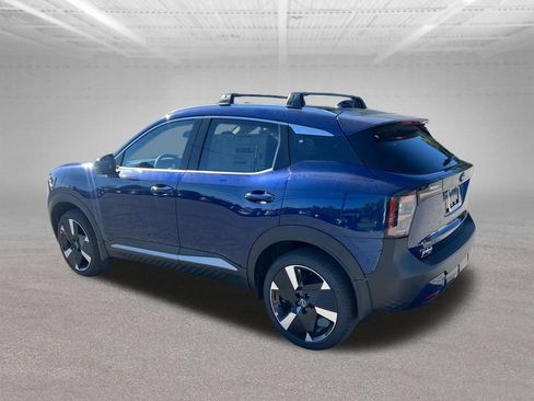 New 2026 Nissan Kicks SR w/ Cold Weather Package AWD/4WD image 4