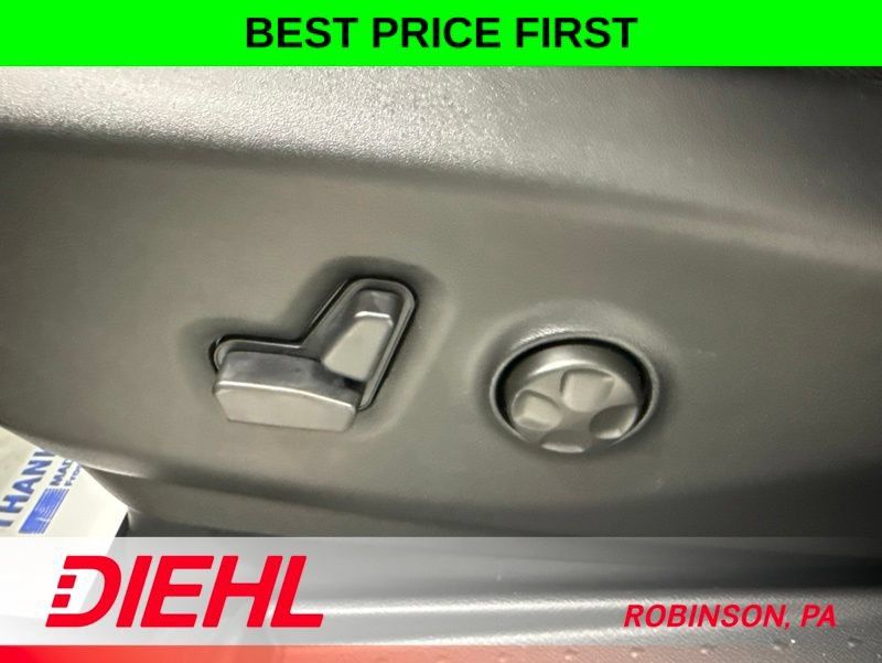 New 2027 Chrysler Pacifica Select w/ Family Tech Group FWD image 25