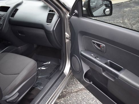Used 2013 Kia Soul FWD image 15