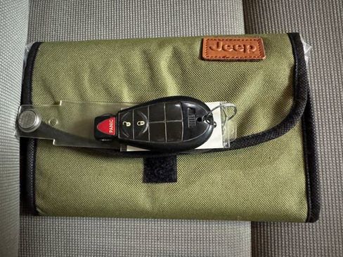 Used 2011 Jeep Grand Cherokee Laredo image 22