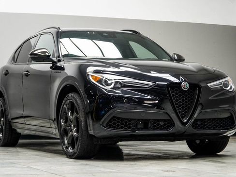 Used 2023 Alfa Romeo Stelvio Estrema image 4
