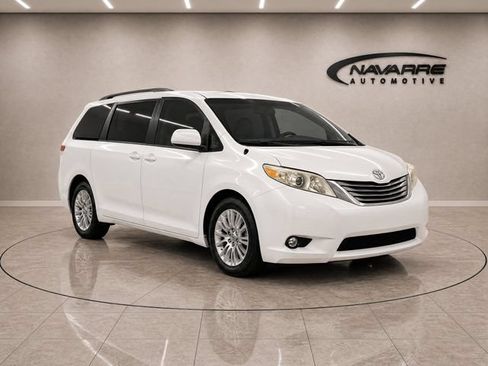 Used 2012 Toyota Sienna XLE w/ Entertainment Pkg FWD image 9